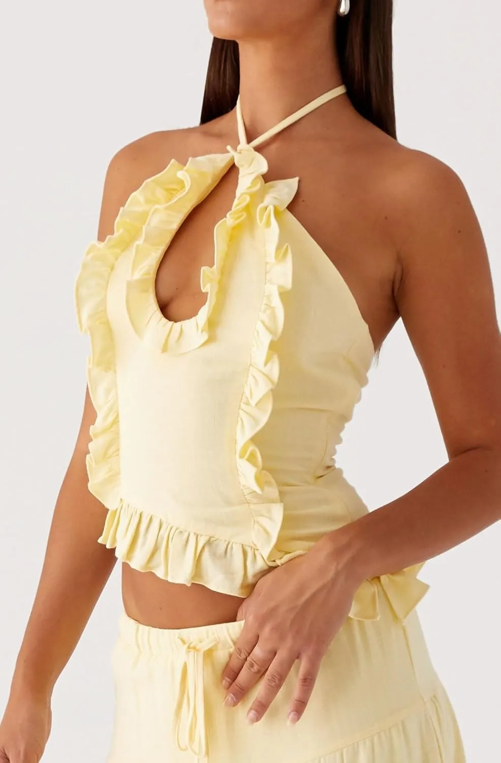 Open Back Halter Tops for Women Bow Tie Back Ruched Ruffle Crop Tops Smocked Y2K Going Out Camisoles