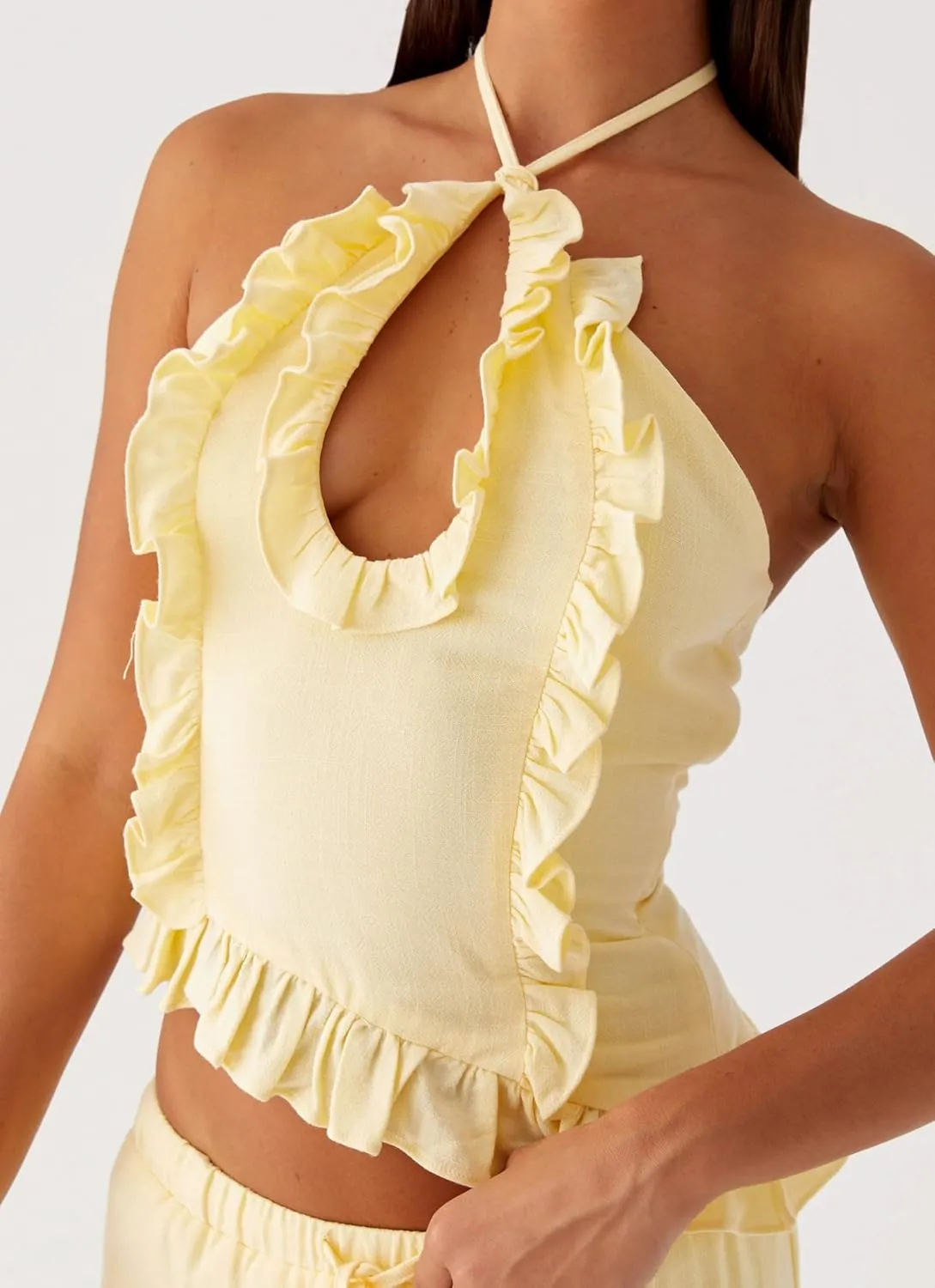 Open Back Halter Tops for Women Bow Tie Back Ruched Ruffle Crop Tops Smocked Y2K Going Out Camisoles